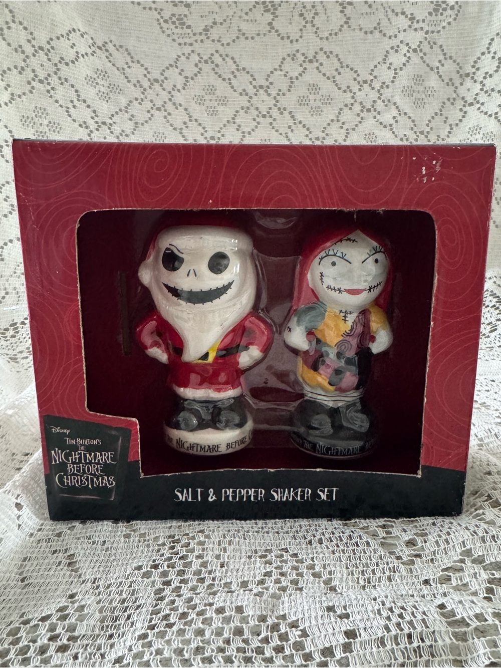 DISNEY Nightmare Before Christmas Jack And Sally Christmas Salt & Pepper Shaker
